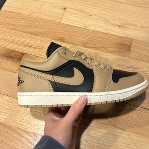 Women’s Air Jordan 1 Low Desert/Black